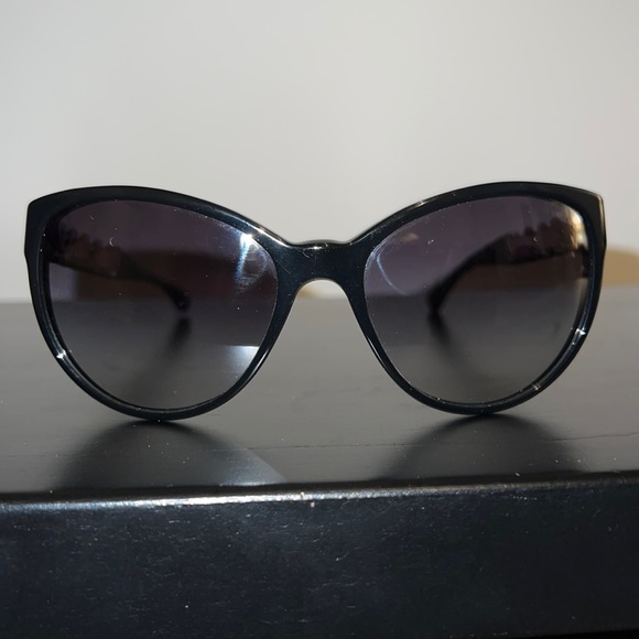 Authentic CHANEL CC Chain Sunglasses 5215Q - Picture 2 of 6
